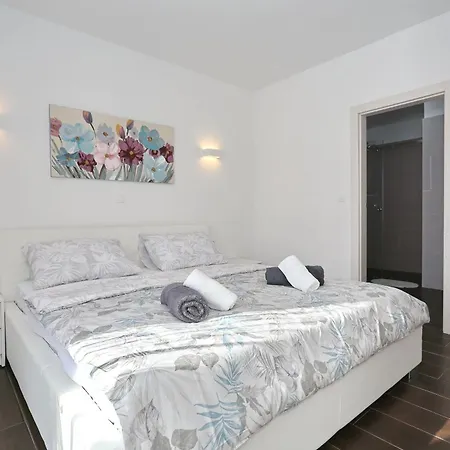 Lovre Villa