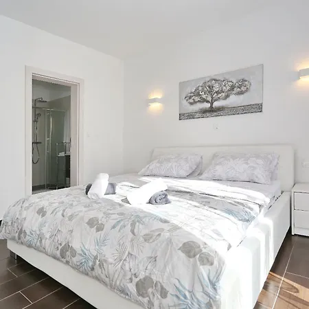 Lovre Villa